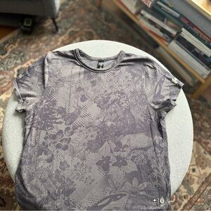 lululemon athletica team Canada 🇨🇦 Gray Floral Women's Tee
